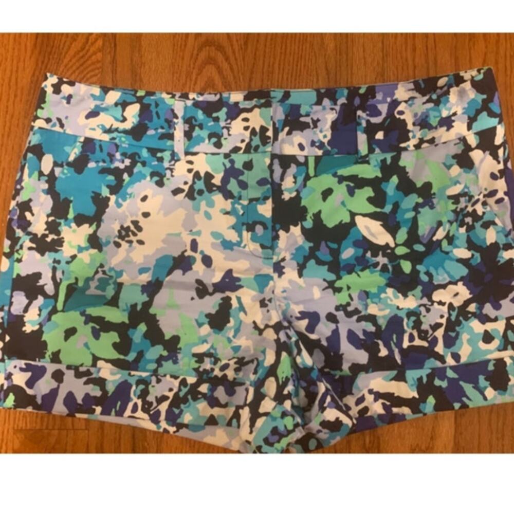 Women's New York and Company floral shorts size 18